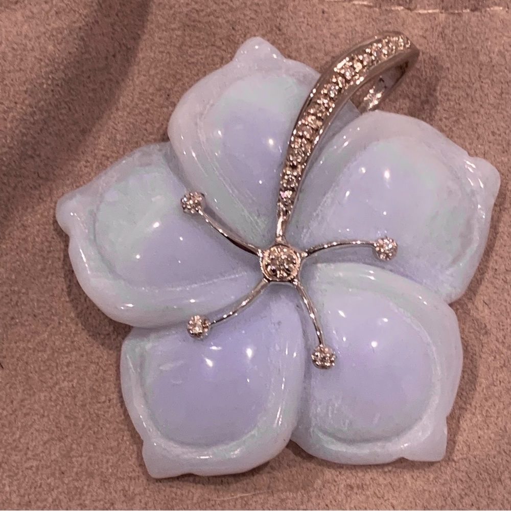 Lavender/Blue Jade Poppy Enhancer with White Gold & Diamonds for Necklace - Picture 5 of 10